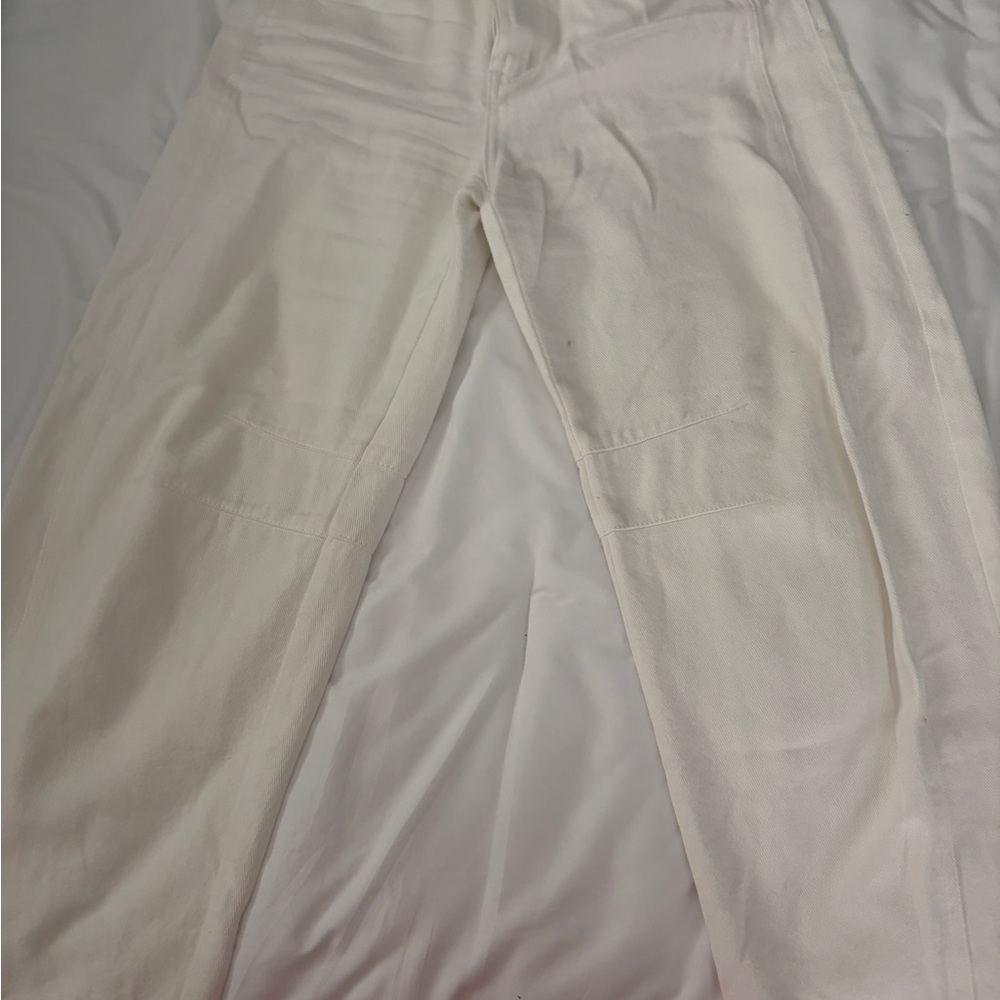 Women’s white low rise barrel jeans